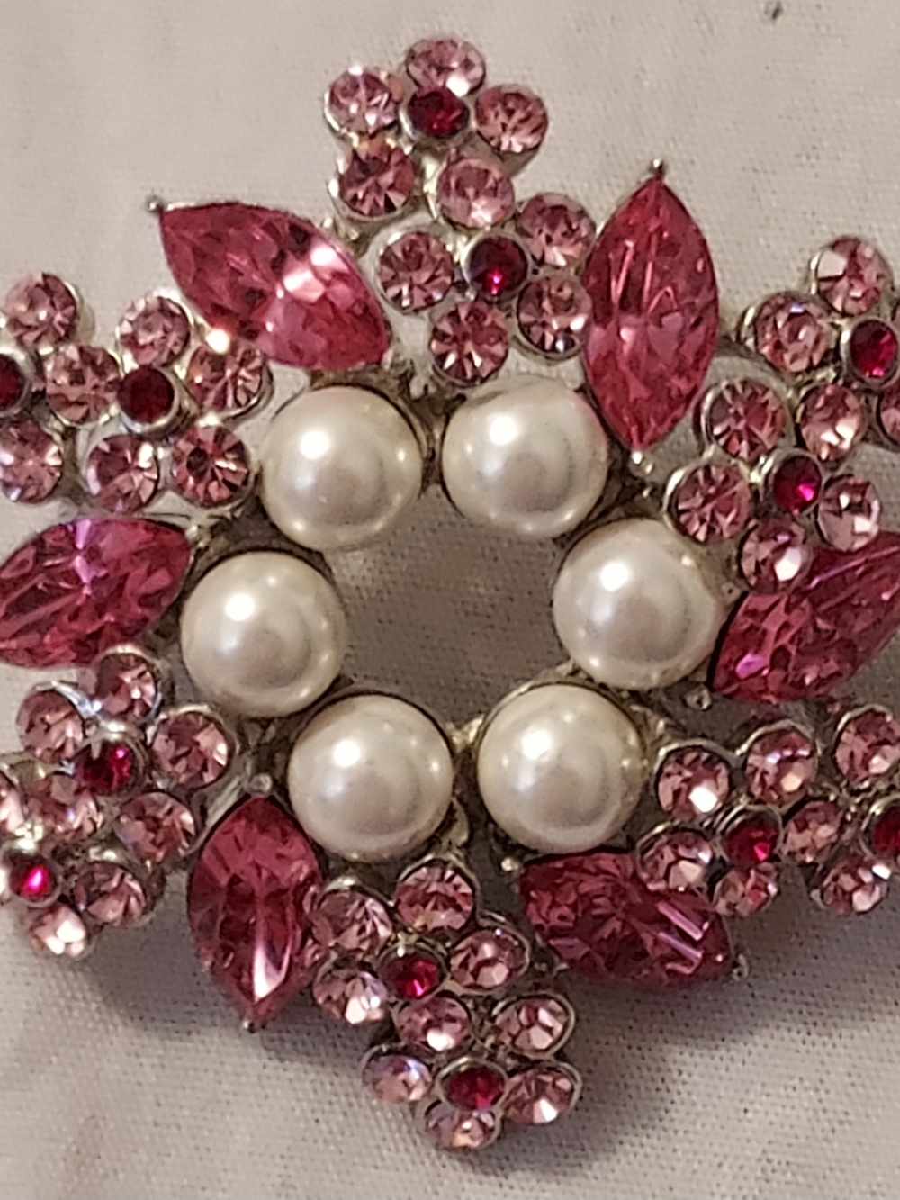Vintage Pink Rhinestone Faux Pearl Brooch Pin Silver Tone Mid Century Wreath 2"
